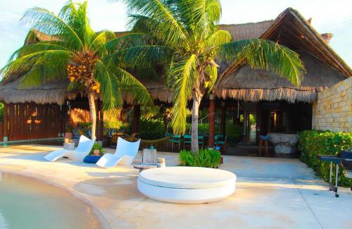 Ixil House | Lipsos Private Luxury Beachfront home