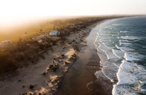 Tofo Bed & Breakfast | Experience Liquid Dive Adventures: Oceanfront Bliss Awaits