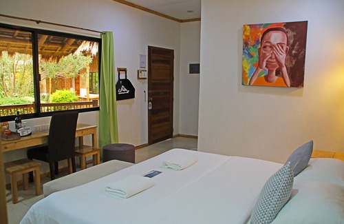 Dauin Hotel | Discover Liquid Dive Resort: Family-Friendly with Pool & Spa
