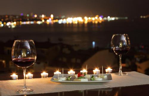 Gumussuyu Mahallesi Apartment | Comfortable Lir Residence Suites with Kitchen & Child Care