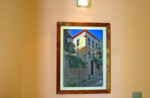 Makrakomi House | Exceptional Lirio Guest House with Hot Tub & Breakfast