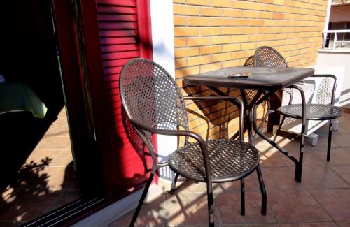 Makrakomi House | Exceptional Lirio Guest House with Hot Tub & Breakfast
