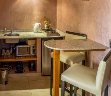 Playa Bonita Hotel | Discover Lirolay Apartments: 4-Star Oceanfront Retreat