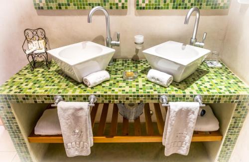 Playa Bonita Hotel | Discover Lirolay Apartments: 4-Star Oceanfront Retreat