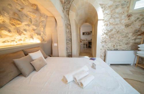 Castrignano de' Greci Villa | Discover Lisària Villa Delle Meraviglie: Pool & Hot Tub