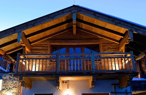 Flachau Ski Chalet | Discover Lisa Chalets: 4-Star Stay with Spa & Family Amenities
