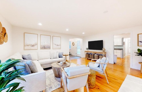 New Seabury House | Exceptional Family Retreat at Lisa Lane - 4 Star Gem