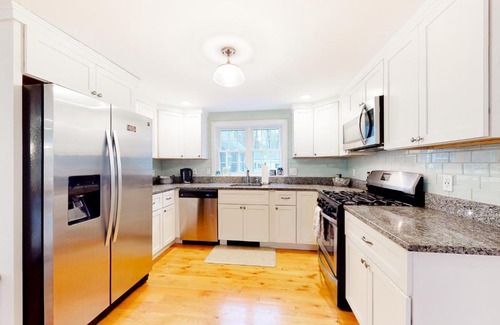 New Seabury House | Exceptional Family Retreat at Lisa Lane - 4 Star Gem