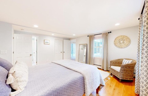 New Seabury House | Exceptional Family Retreat at Lisa Lane - 4 Star Gem