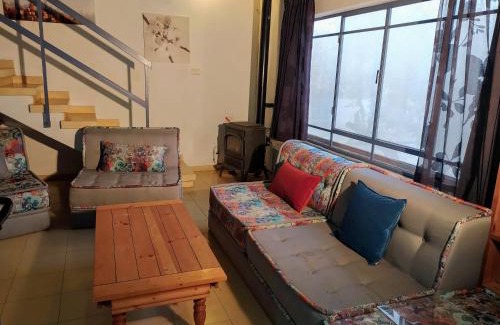 Rishon LeTsiyon Cabin | Discover Lisa's Farm Place: Pet & Child Friendly Retreat