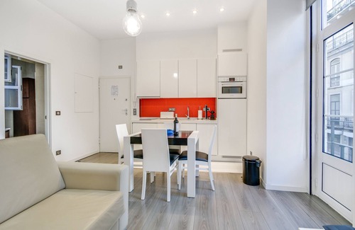 Santa Maria Maior Apartment | Explore Lisbon: Downtown Flat with Spa and Family Amenities