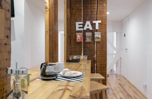 Santa Maria Maior House | Budget-Friendly Lisbon Downtown with Family Amenities