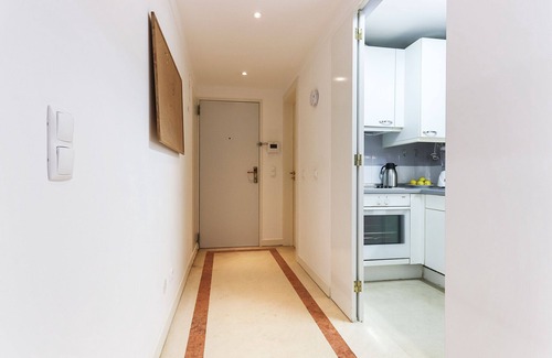 Lumiar Condo | Lisbon Flower 360º: Delightful Flat with Pool & Spa Amenities