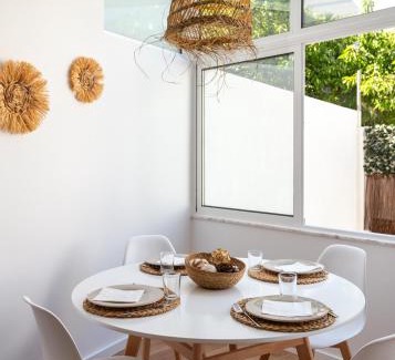 Sao Domingos de Benfica Apartment | Family-Friendly Retreat at Lisbon Zoo House III, 4-Star Gem