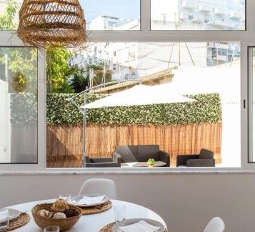 Sao Domingos de Benfica Apartment | Family-Friendly Retreat at Lisbon Zoo House III, 4-Star Gem