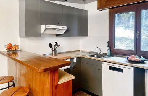 Randogne Apartment | Scenic Retreat at Lisière-Sud with Spa and Lake Views
