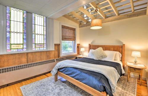 Lisle Apartment | Cozy Lisle Apartment with Fireplace & Artistic Windows