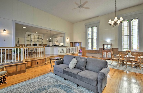 Lisle Apartment | Lisle Apartment: Cozy Fireplace & Beautiful Stained Glass