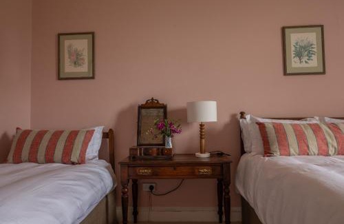 Bansha House | Discover Lismacue House: 4-Star Stay with Family Amenities