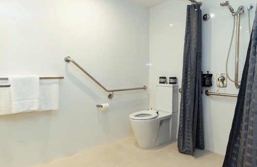 Lismore Hotel | Discover Lismore Gateway Motel: Eco-Friendly Retreat with Pool