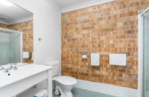 Girards Hill Hotel | Cozy Lismore Wilson Motel: Family-Friendly Stay with Breakfast