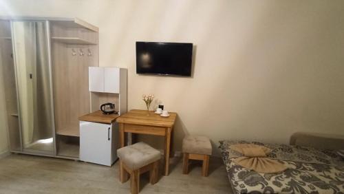 Mizhhirya Hotel | Relax at Lisnyi: 4-Star Oceanfront Retreat with Pool