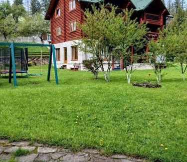 Vorokhta Cabin | Pet-Friendly Getaway at Lisova Kazka for Families