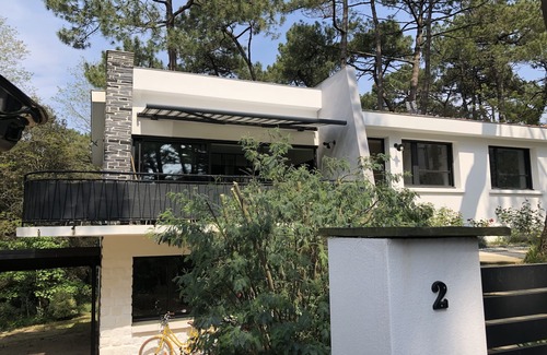 La Baule-Escoublac Villa | Exquisite Oceanfront Villa with Pool & Perfect 10/10 Score