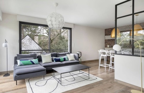 La Baule-Escoublac Villa | Exquisite Oceanfront Villa with Pool & Perfect 10/10 Score