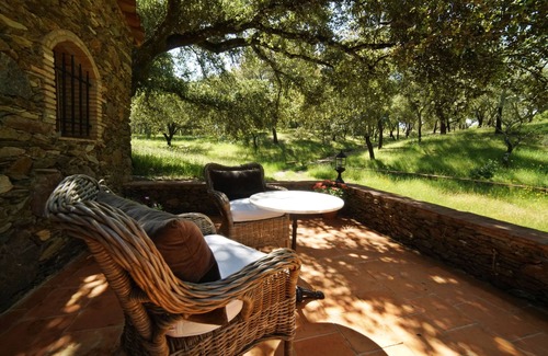 Cortelazor Cottage | Experience Serenity at Valle del Arroyo Casas Rurales B&B