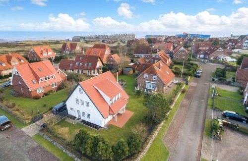 List House | Elegant Lister Leuchtfeuer with Oceanfront Views