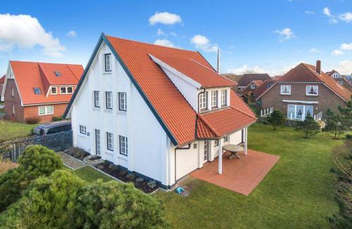 List House | Elegant Lister Leuchtfeuer with Oceanfront Views