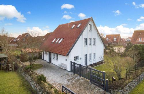 List House | Elegant Lister Leuchtfeuer with Oceanfront Views