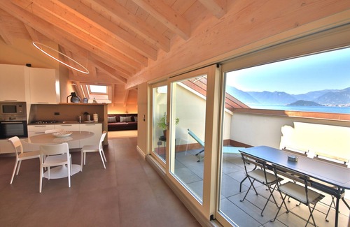 Bellagio Apartment | Elegant LISZT ATTIC: Oceanfront Getaway with Breakfast