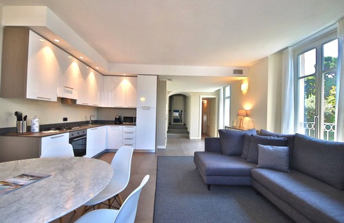 Bellagio Apartment | Unforgettable Stay at LISZT TOWER: Lakefront 3BR Retreat