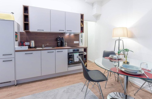 Weinheim Apartment | LiT LiVING: Luxus | Box SprIng | Marketplace