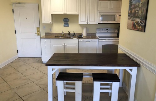 North Litchfield Beach Condo | Oceanfront Condo at Litchfield Beach with Pool & Kitchen