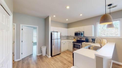 Litchfield by the Sea Villa | Idyllic Litchfield Lakeside Escape Resort with Pool Access