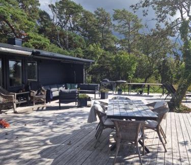 Gotlands Tofta House | Cozy Cabin with Prime Location and Family-Friendly Amenities