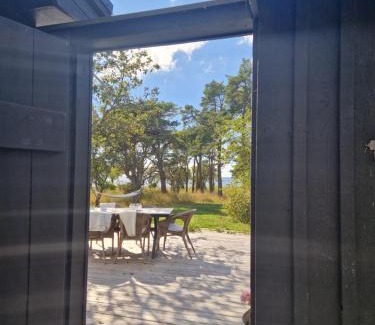 Gotlands Tofta House | Cozy Cabin with Prime Location and Family-Friendly Amenities