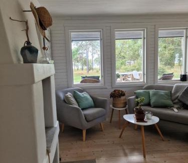 Gotlands Tofta House | Cozy Cabin with Prime Location and Family-Friendly Amenities