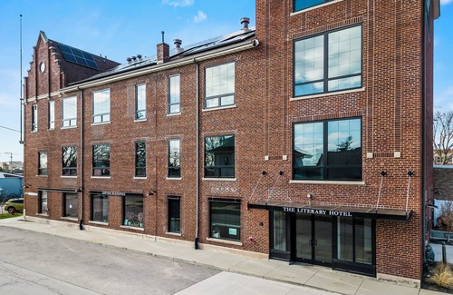Solon Apartment | Literary Professors Writers Loft built in 1915 restored 2022