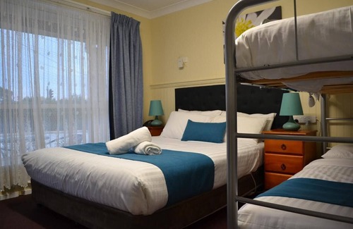 Lithgow Hotel | Comfortable Stay at Lithgow Motor Inn with Breakfast Included