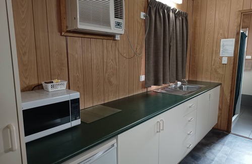 Bowenfels RV Rental | Explore Lithgow Tourist and Van Park: Family-Friendly Retreat