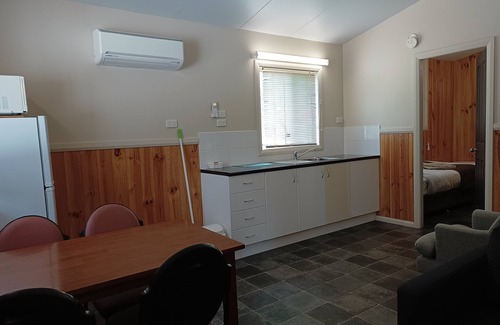 Bowenfels RV Rental | Explore Lithgow Tourist and Van Park: Family-Friendly Retreat