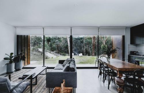 Hepburn Springs House | Lithic House -wood fire and bush views