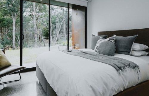 Hepburn Springs House | Lithic House -wood fire and bush views