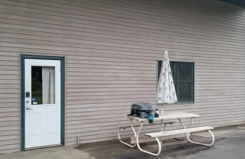 Monroe County House | Cozy Lithium Lodge, LLC: Family-Friendly Getaway Awaits