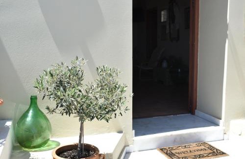 Monolithos Villa | Exceptional Lithos House: Pet & Child Friendly Retreat