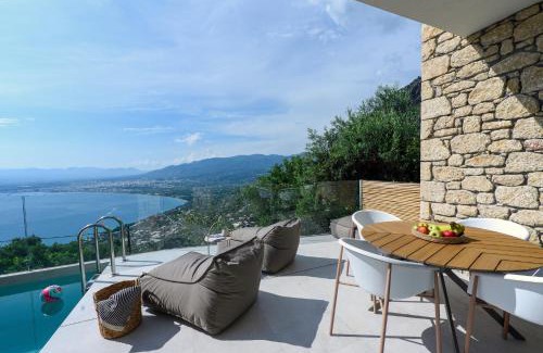 Diasella Villa | Indulge at Lithos Retreat 1: Oceanfront Oasis with Pool